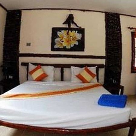 Alongkot Beach Resort Khanom Buitenkant foto
