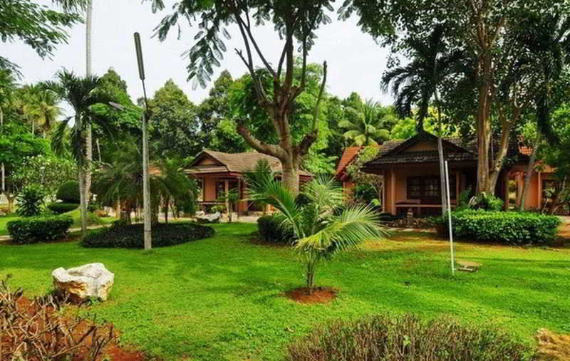 Alongkot Beach Resort Khanom Buitenkant foto