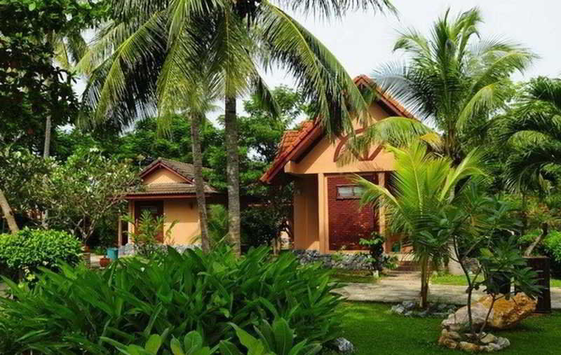 Alongkot Beach Resort Khanom Buitenkant foto