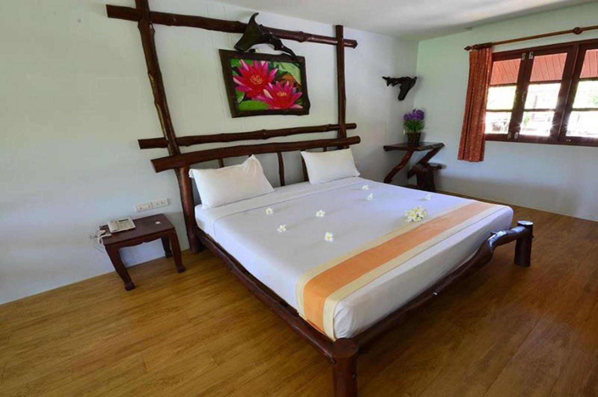 Alongkot Beach Resort Khanom Buitenkant foto