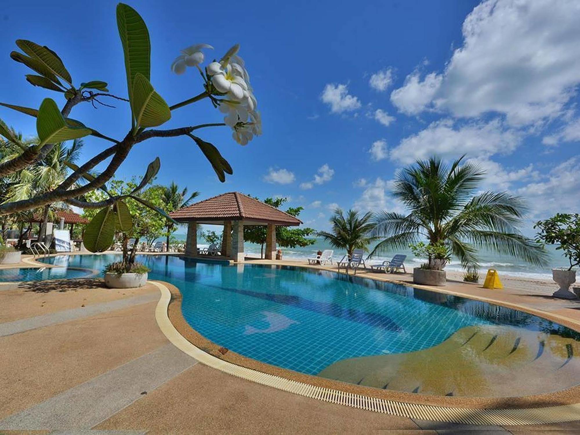 Alongkot Beach Resort Khanom Buitenkant foto