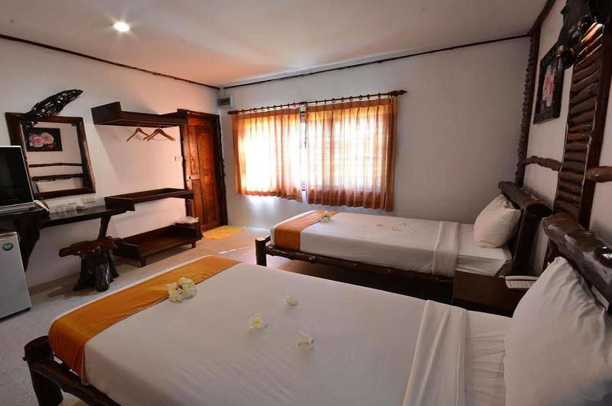 Alongkot Beach Resort Khanom Buitenkant foto
