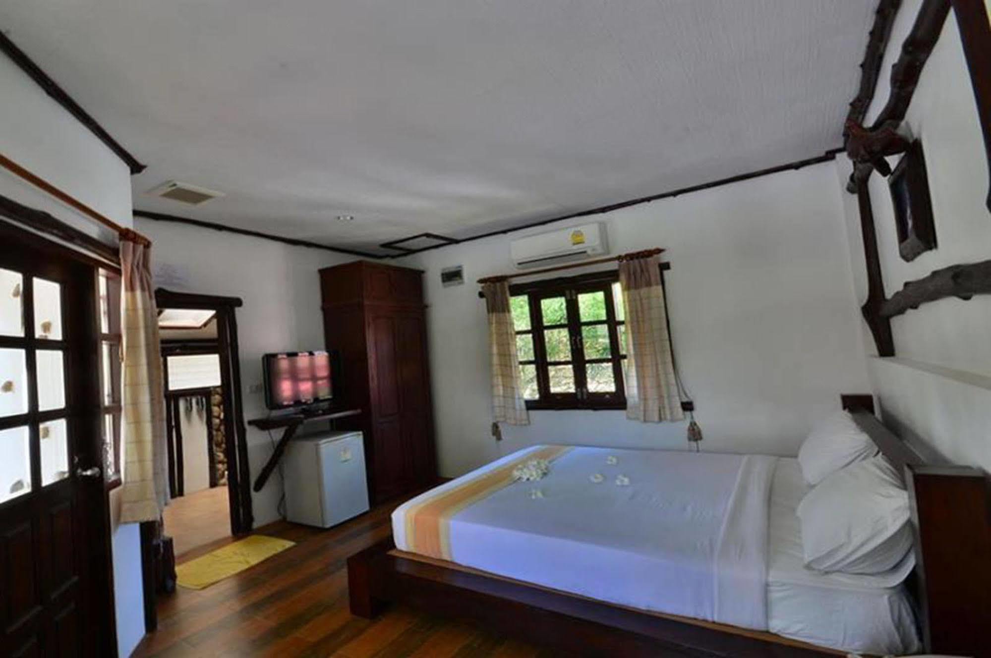 Alongkot Beach Resort Khanom Buitenkant foto