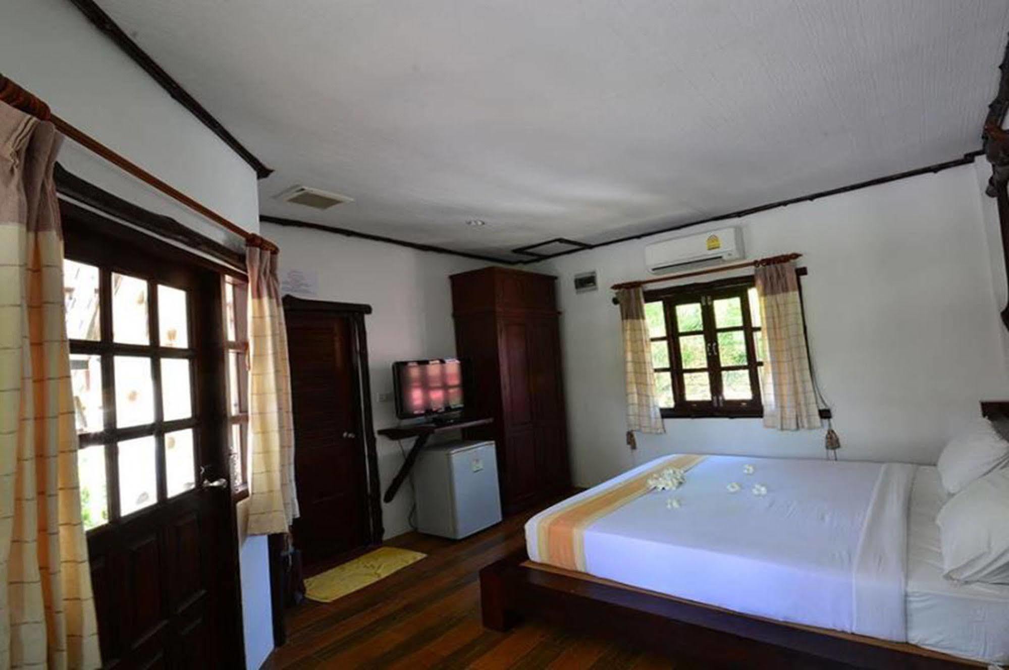 Alongkot Beach Resort Khanom Buitenkant foto