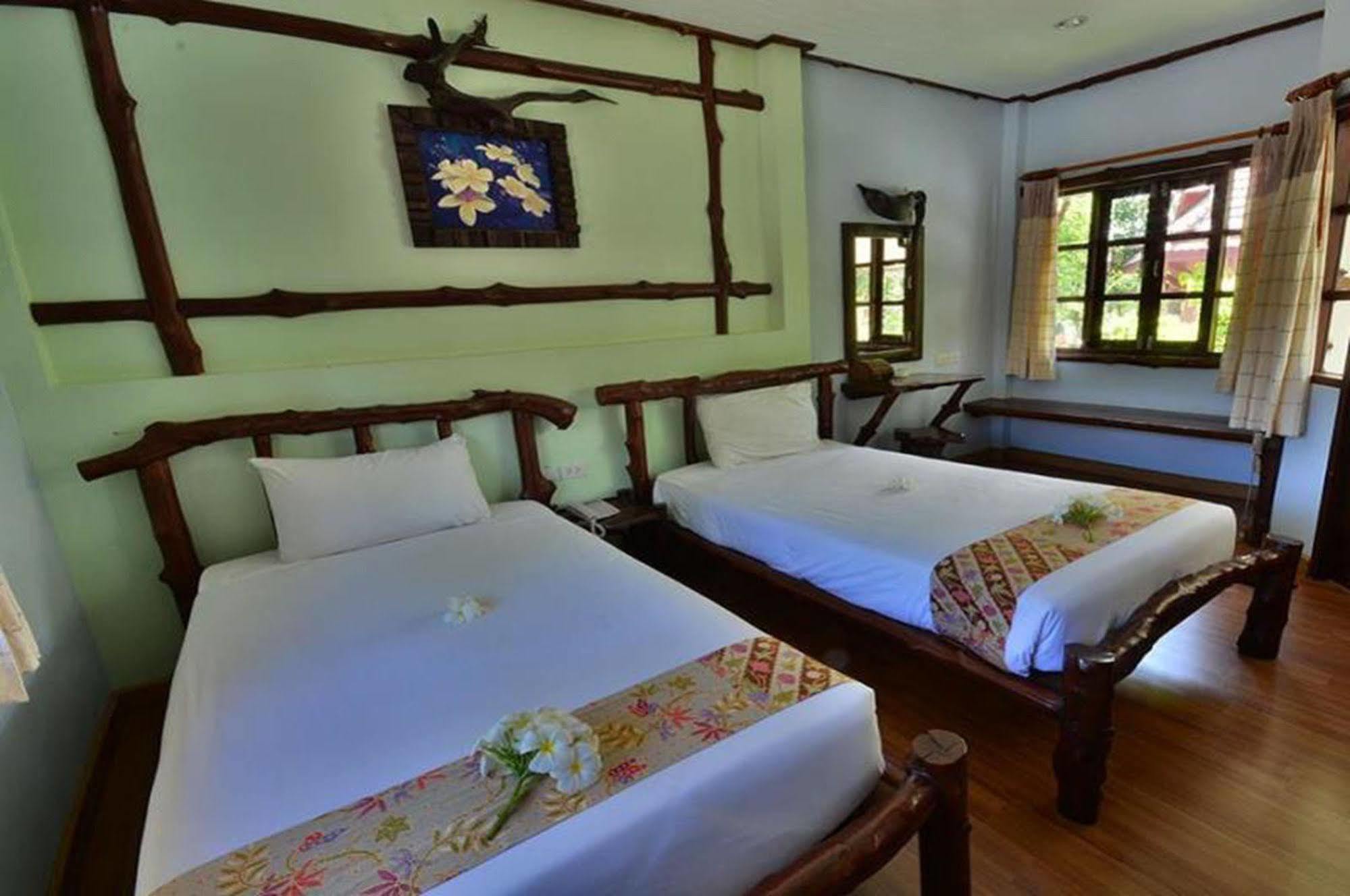 Alongkot Beach Resort Khanom Buitenkant foto
