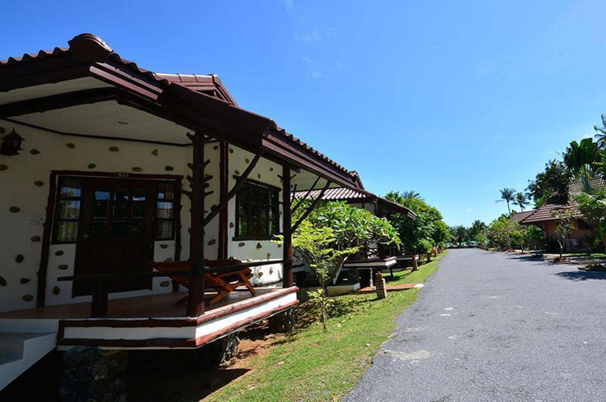 Alongkot Beach Resort Khanom Buitenkant foto
