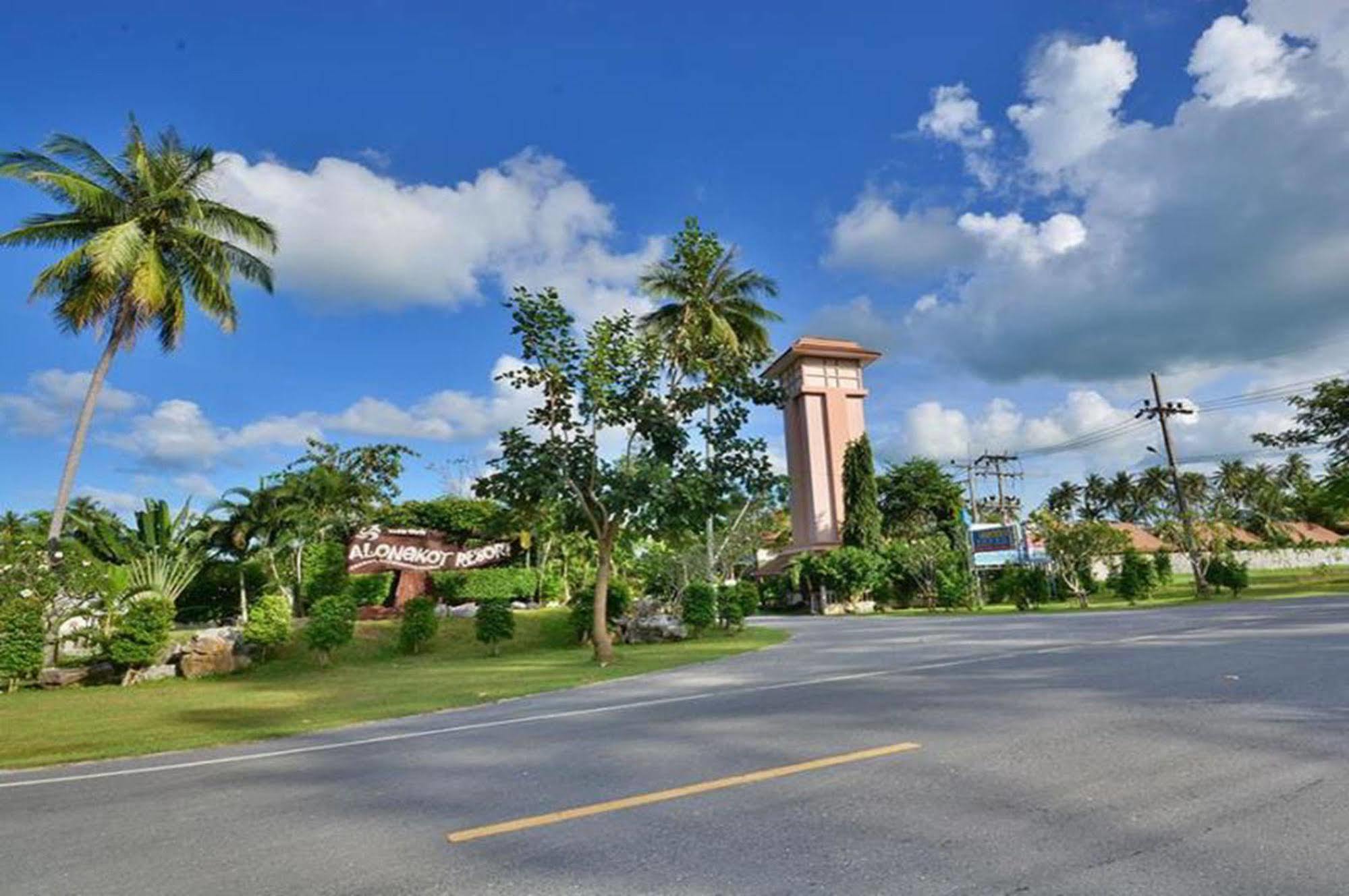 Alongkot Beach Resort Khanom Buitenkant foto